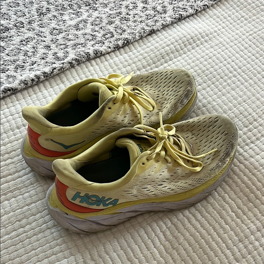 hoka womens clifton 8's